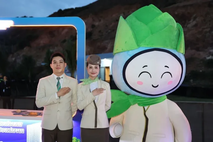 FLC “thắp sáng” Eo Gió, hàng nghìn khán giả hòa mình vào đại nhạc hội bên biển