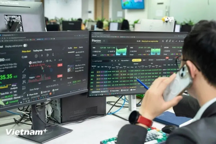 Chứng khoán ngày 16/7: VN-Index hồi phục hơn 46 điểm nhờ lực cầu bắt đáy