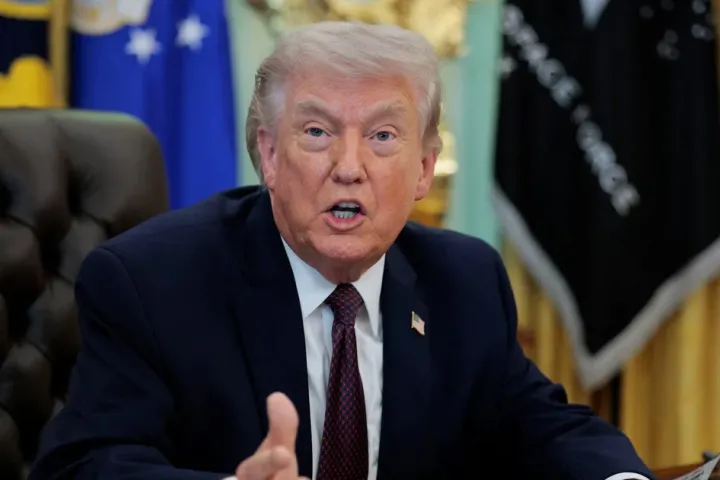 Ông Trump nổi giận, dọa tước giấy phép các đài truyền hình Mỹ vì “phớt lờ” bài phát biểu giờ vàng