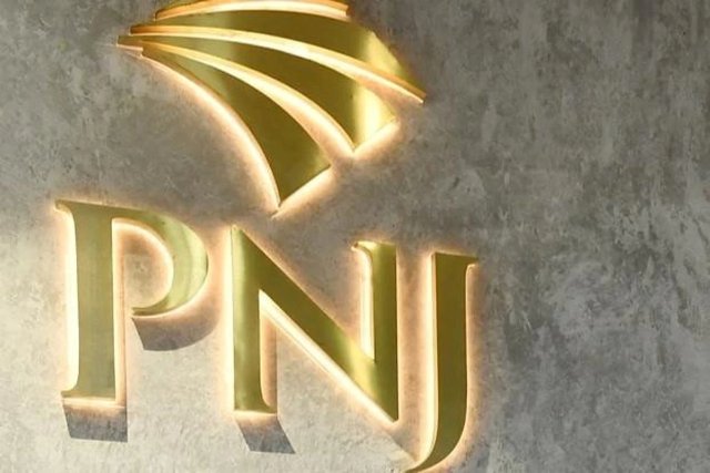 PNJ ngược dòng thị trường, tăng trần lên 32,900 đồng/cp, thanh khoản tiếp tục bùng nổ hơn 320 tỷ