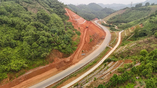 Vinaconex lập đỉnh doanh thu giữa lúc cổ phiếu về đáy hơn 1 năm, còn phải thu ACV hơn 500 tỷ
