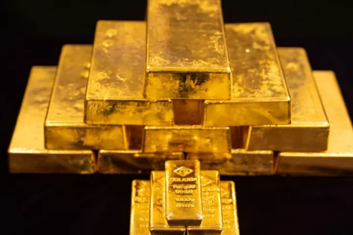 Giá vàng hôm nay 18/8: Thế giới vượt 4.400 USD, trong nước đi ngang
