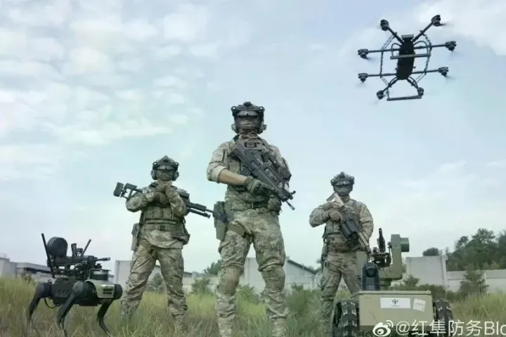 Lộ diện "sói robot" kiểu mới của Trung Quốc, mang theo 2 tên lửa chống tăng