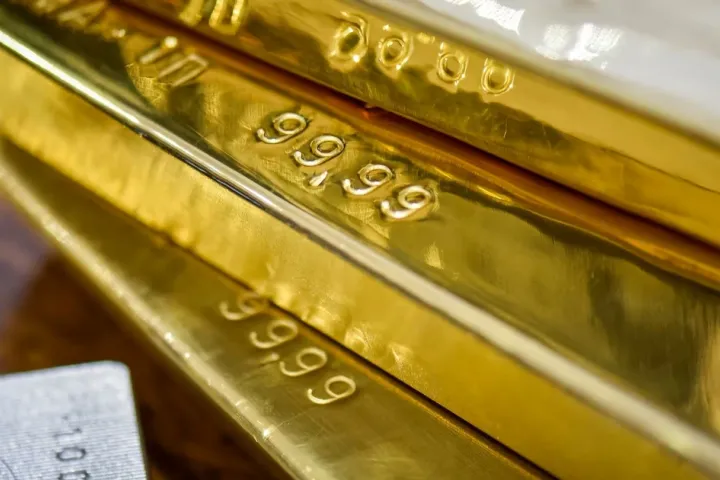 Giá vàng hôm nay 22/8: Thế giới vượt 4.600 USD, SJC lên 147,6 triệu đồng