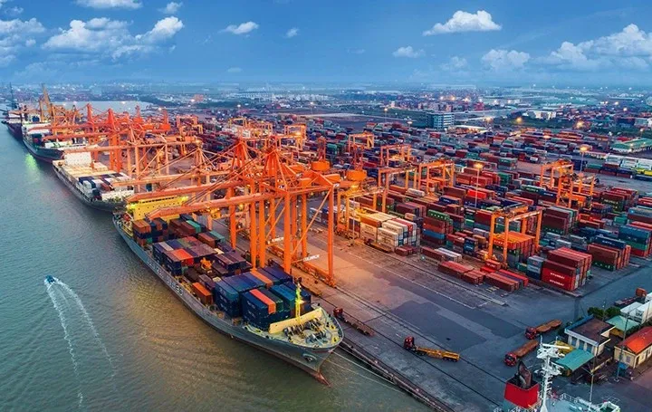 VietinBank muốn bán 2 khối cổ phần gần 700 tỷ tại Cảng Hải Phòng và Cảng Sài Gòn