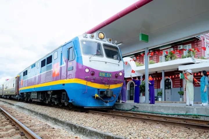 Khai trương đoàn tàu du lịch “Phong Nha – Cố đô Huế: Hành trình di sản thế giới”