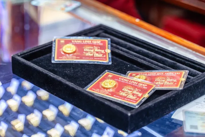 Vàng thế giới lao dốc, SJC giảm 1 triệu đồng/lượng