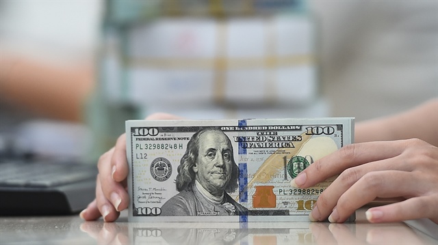 Giá USD 'chợ đen' thấp hơn ngân hàng