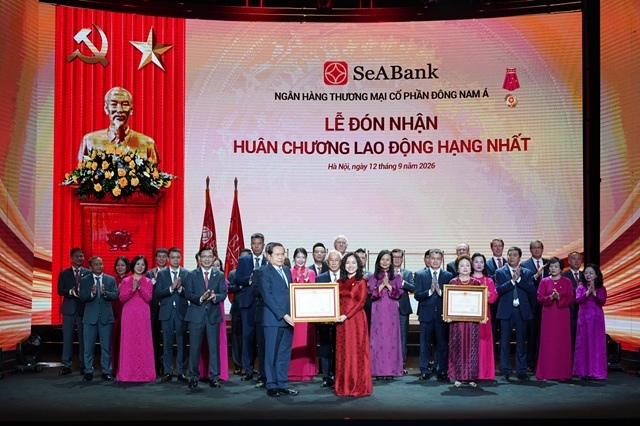 Doanh nhân Nguyễn Thị Nga được trao tặng Danh hiệu Anh hùng Lao động, Ngân hàng SeABank đón nhận Huân chương Lao động hạng Nhất và Bằng khen của Bộ Công an