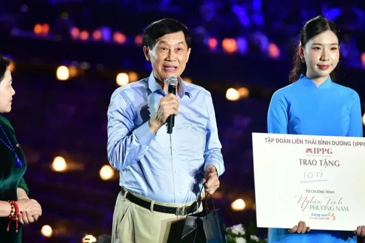 'Vua hàng hiệu' Johnathan Hạnh Nguyễn giàu cỡ nào?