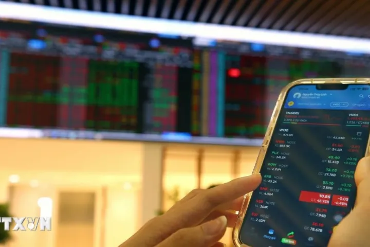 Chứng khoán ngày 8/9: VN-Index hồi phục 8,8 điểm, thanh khoản giảm mạnh