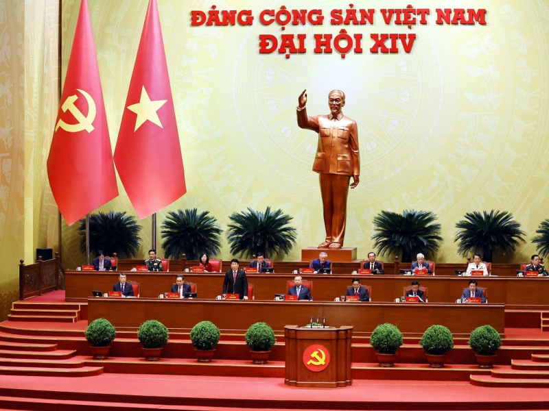 Cầm kính hiển vi soi Đại Hội 14