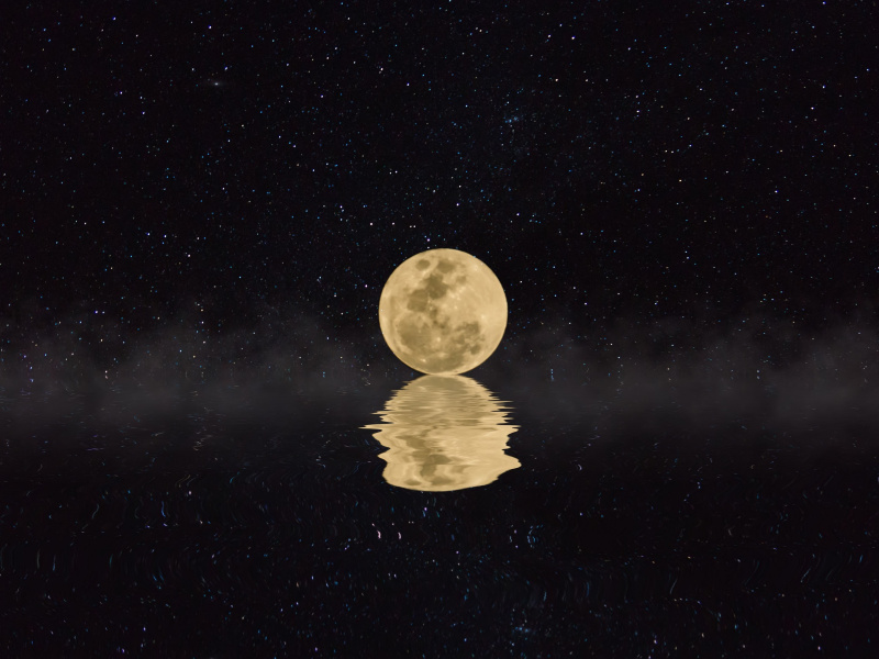 Vầng trăng xuyên nước