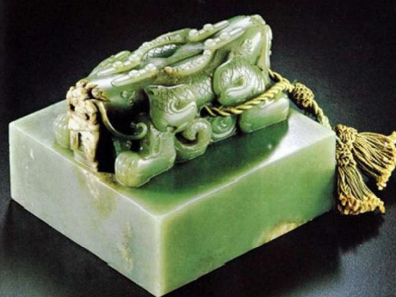 Ngọc tỷ truyền quốc - Hư ảo và nước mật