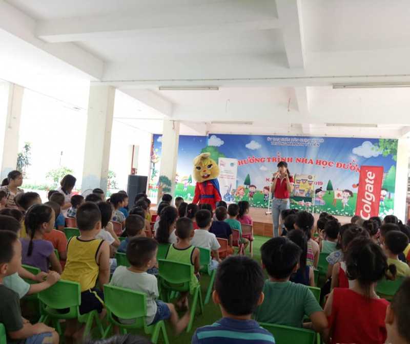 BÉ THAM GIA CHƯƠNG TRÌNH " NHA HỌC ĐƯỜNG"