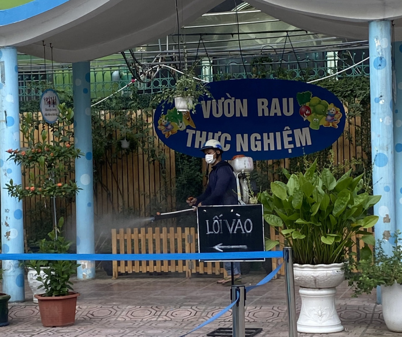 Ngày 17/6/2022, trường MN Xuân La đã phun thuốc diệt muỗi để phòng chống dịch sốt xuất huyết, và mộ...