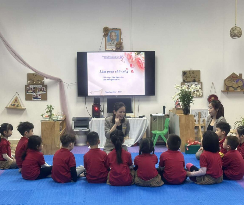 Các bé lớp A3 hào hứng với giờ học ứng dụng phương pháp dạy học Montessori