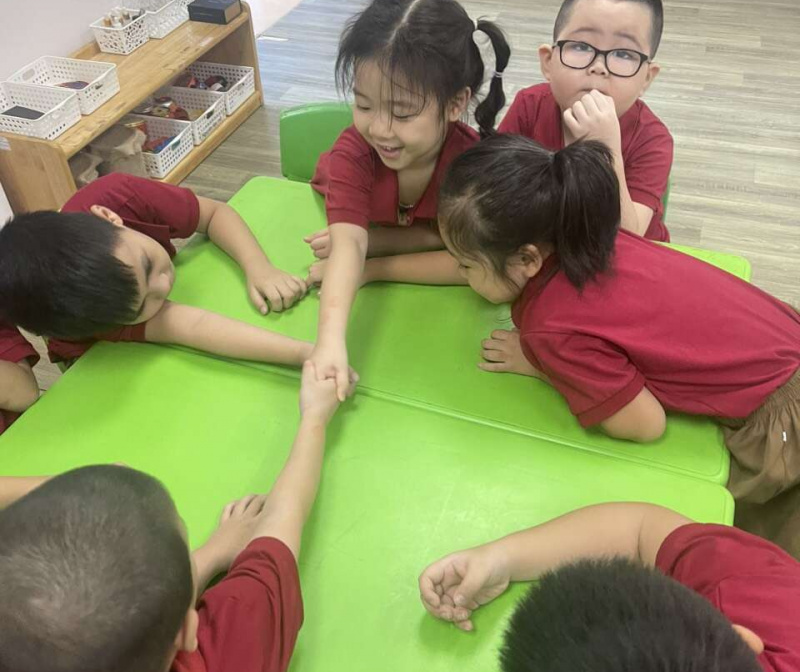 Những hình ảnh đầy cảm xúc khi phải chia tay bạn, chia tay cô giáo