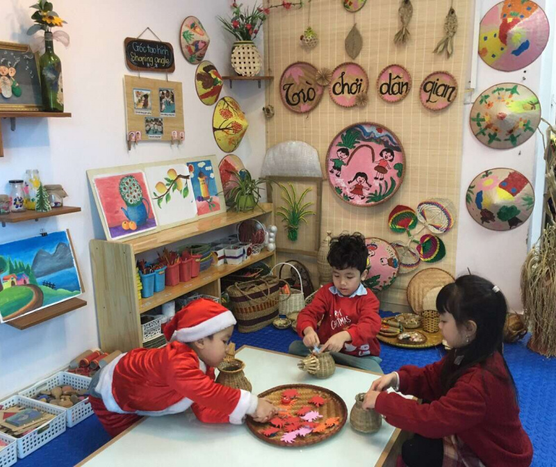 Các bé MGL hứng thú khi tham gia các trò chơi dân gian tại các lớp.