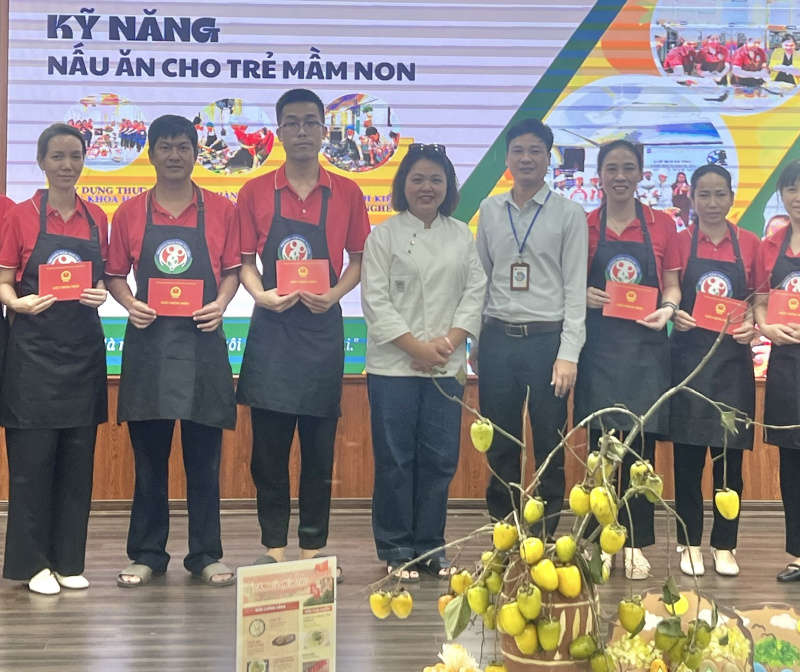 TRƯỜNG MẦM NON TỨ LIÊN TỔ CHỨC LỚP BỒI DƯỠNG CHUYÊN MÔN NGHIỆP VỤ CHO ĐỘI NGŨ NHÂN VIÊN NUÔI DƯỠNG NĂM HỌC 2025-2026