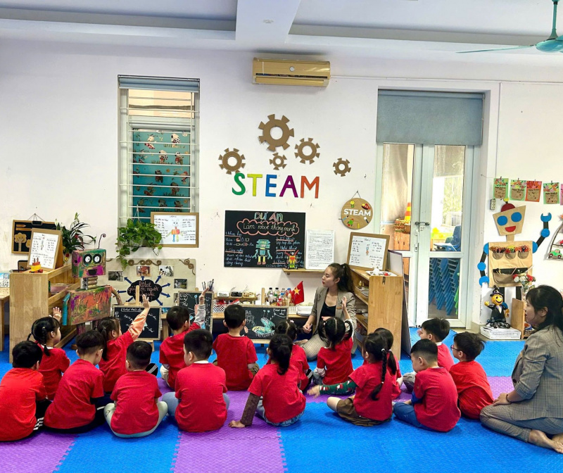 🤖ĐỘI NGŨ KĨ SƯ NHÍ LỚP B1 ĐÃ THÀNH CÔNG VỚI VIỆC CHẾ TẠO  “ROBOT THÔNG MINH”