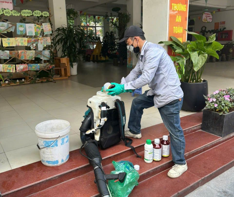 🌈TRƯỜNG MẦM NON TỨ LIÊN PHUN THUỐC DIỆT MUỖI, ĐẢM BẢO MÔI TRƯỜNG HỌC TẬP AN TOÀN CHO TRẺ🎉🎉