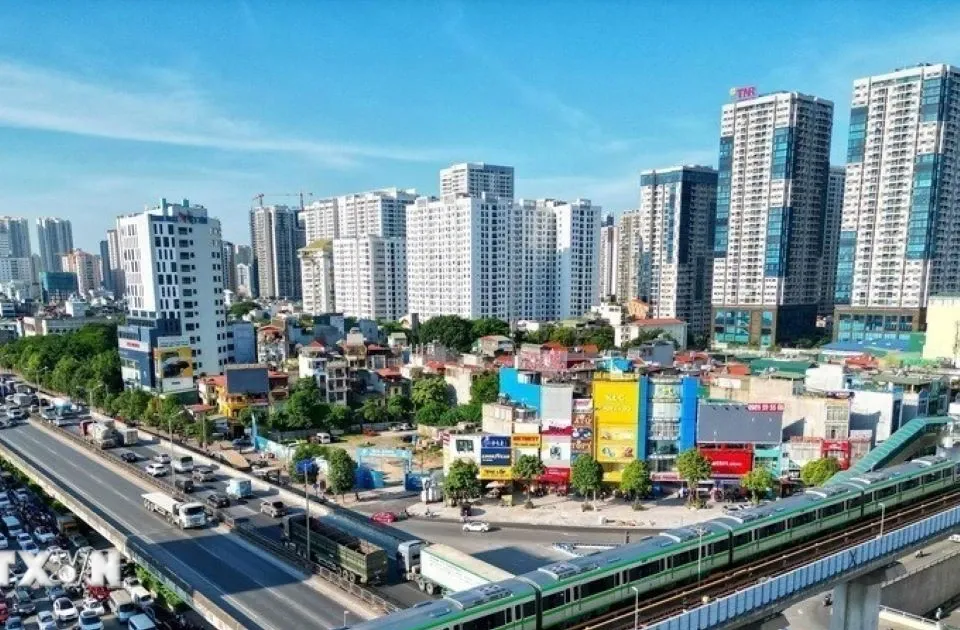 Ha Noi Metro kiểm tra các nhà ga sau sự cố mảng vữa rơi xuống xe buýt