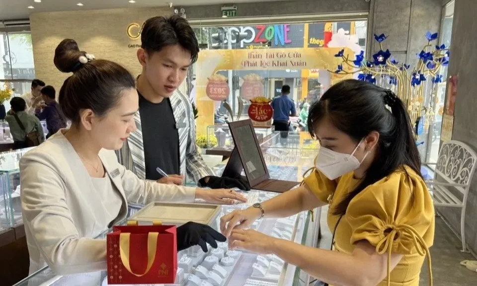 Bán vàng phải chờ 120 ngày mới nhận đủ tiền: Rủi ro nào cần lường trước?