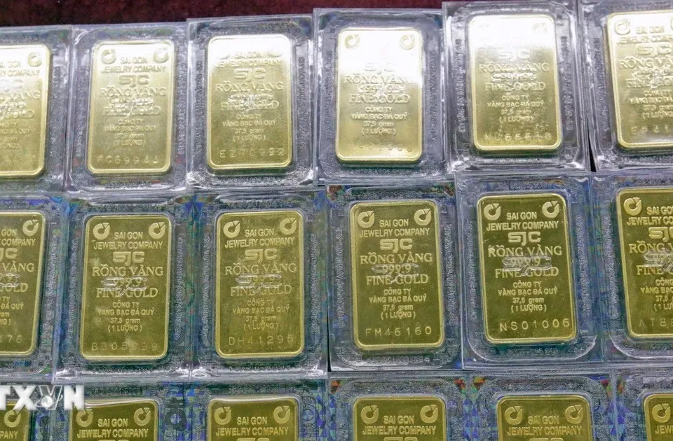 Giá vàng SJC giảm 7 triệu đồng mỗi lượng trong tháng 7 năm 2026