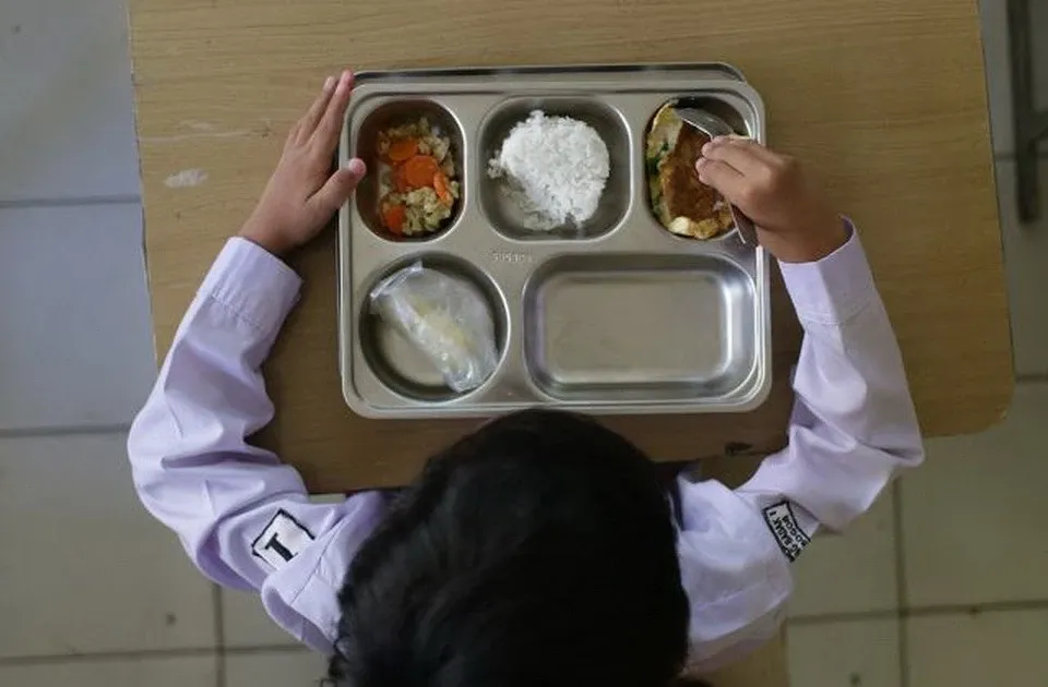 Gần 2.000 người nghi ngộ độc sau khi dùng bữa ăn miễn phí tại Indonesia